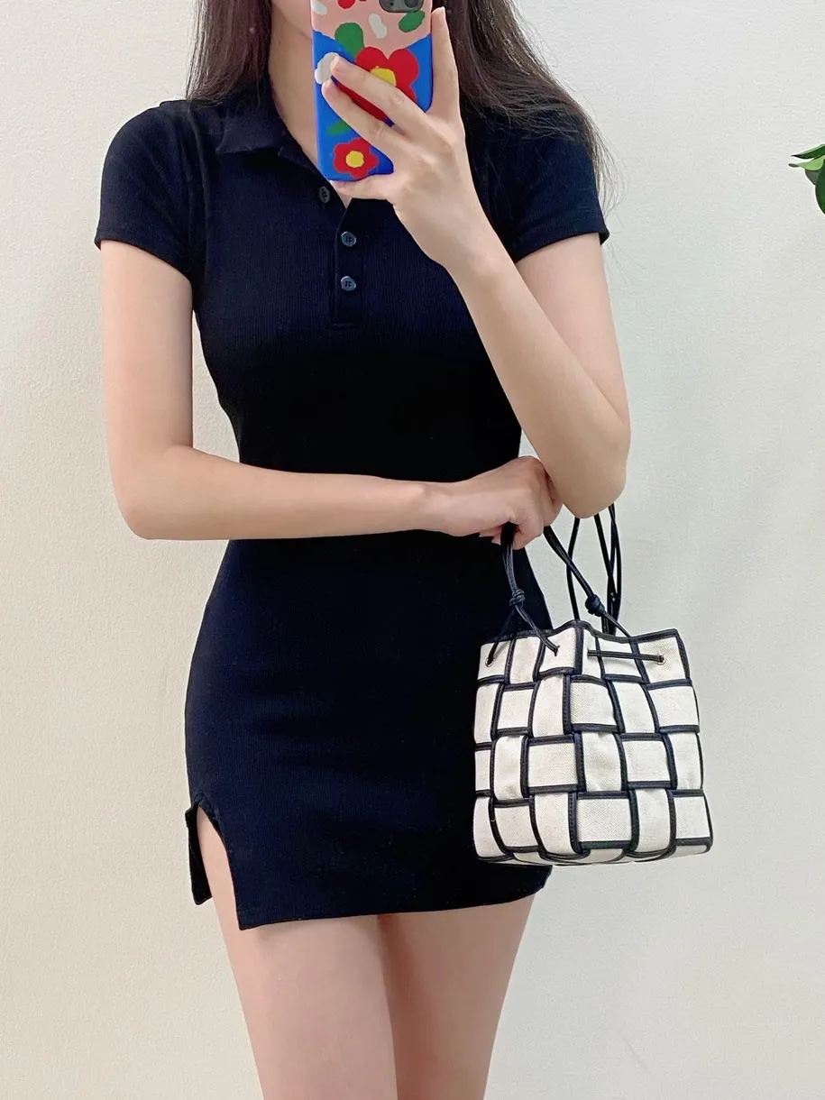 Young lady's upper body picture
